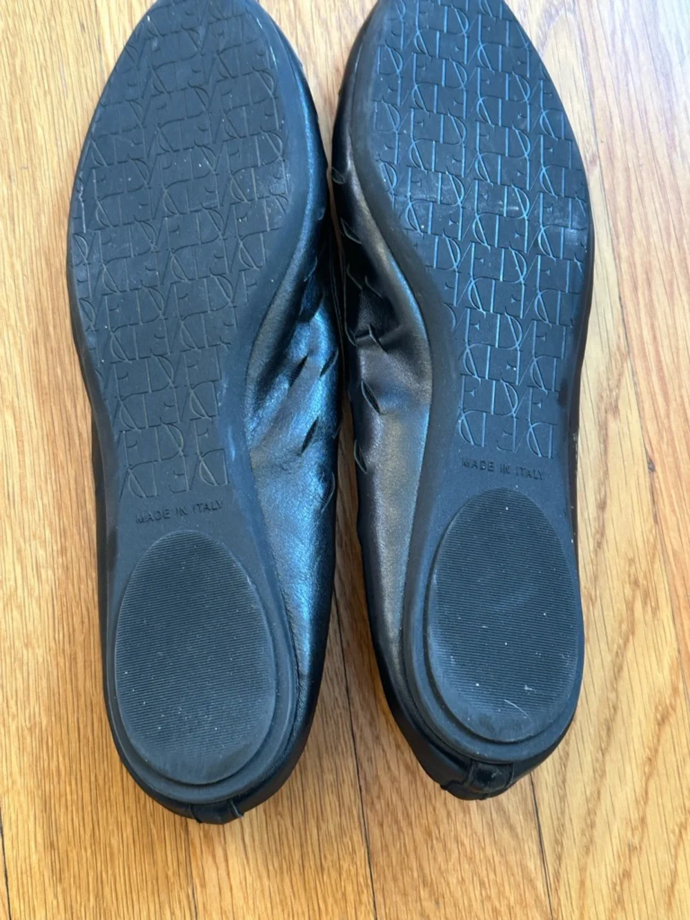 Classic Y2K vintage DVF Black Women's Leather Ballet Flats